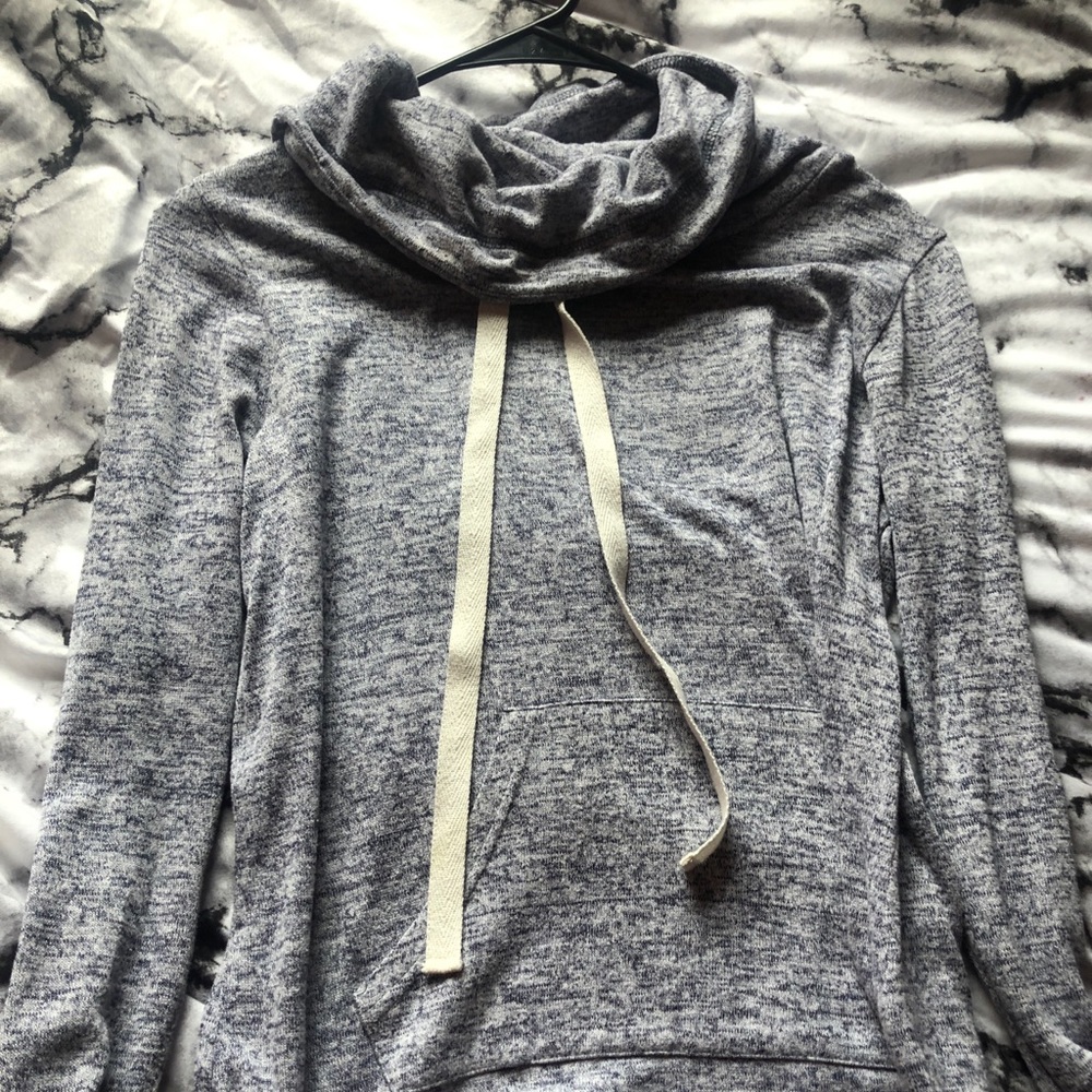 grey shirt